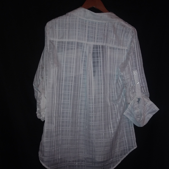 NY&Co. M Window Payne White Sheer Boyfriend Top - Picture 6 of 7